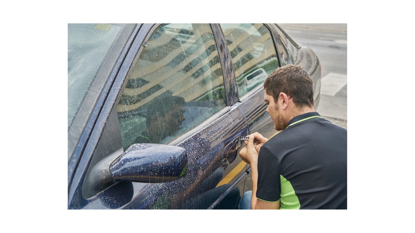Car lockout assistance by Rapid Locksmith Sydney